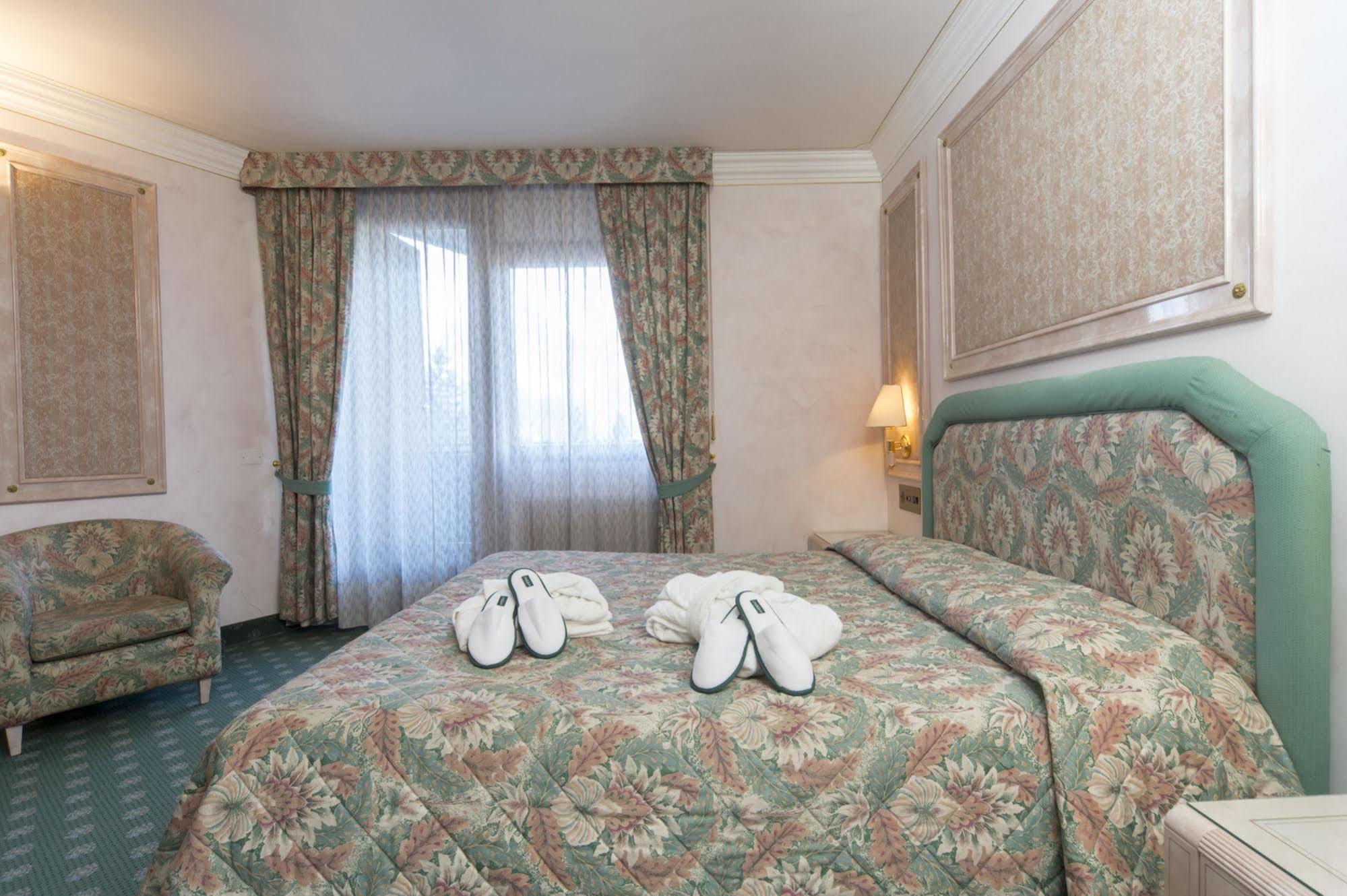 Comano Cattoni Holiday Ponte delle Arche Ngoại thất bức ảnh